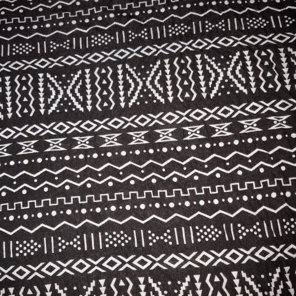 Abstract Line Print Top - Picture 3 of 5